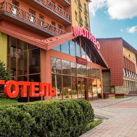 Malyvo Hotel Dilyatyn Exterior foto