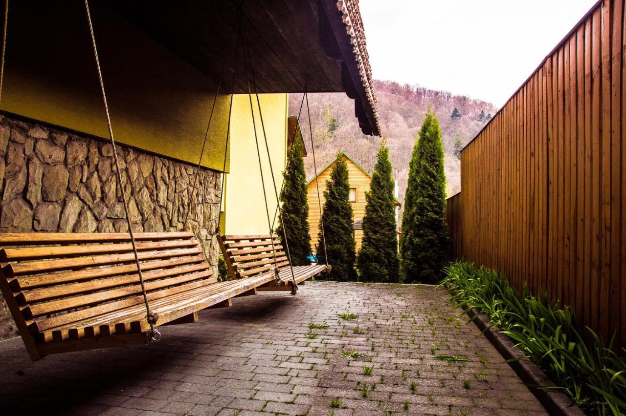 Malyvo Hotel Dilyatyn Exterior foto